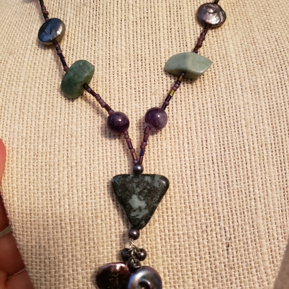 Green and purple gemstone / glass beaded necklace - Picture 2 of 3